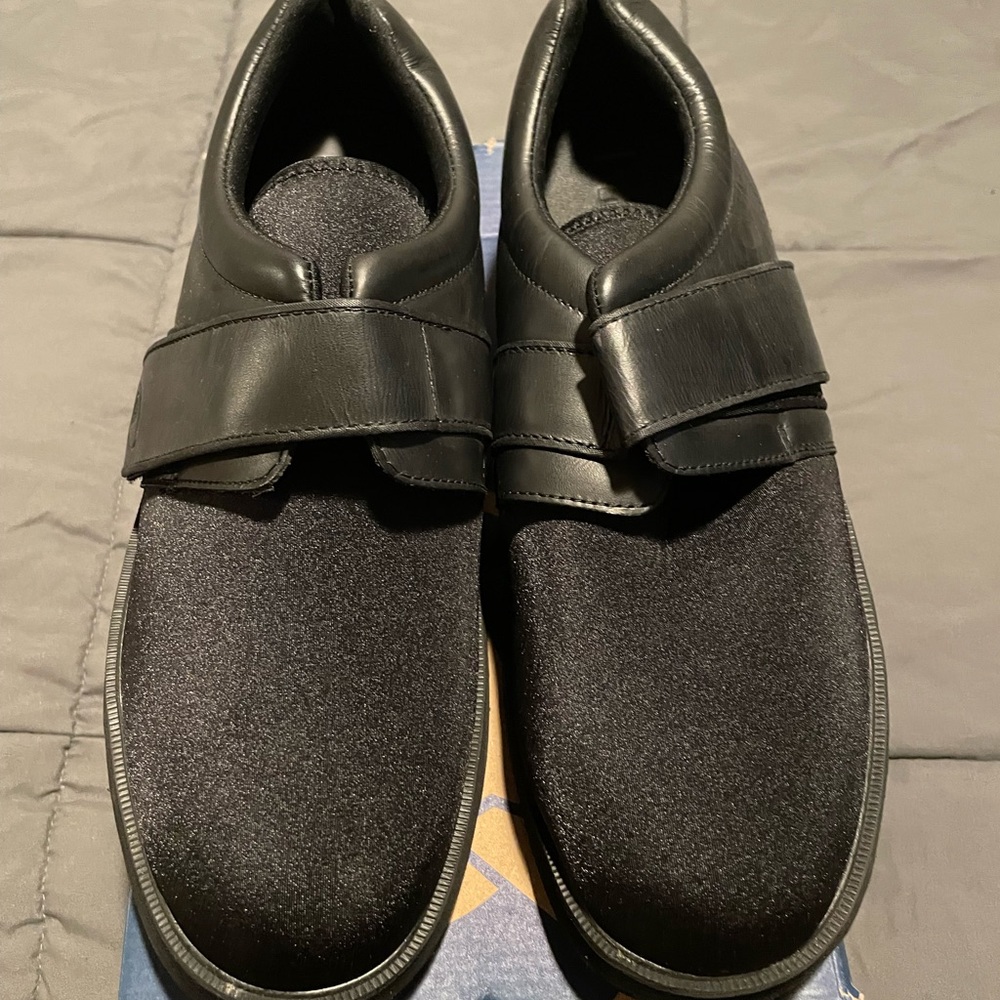 Mens Walking Shoes size 10